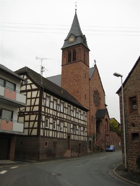Alte Schule - Pfarrkirche St. Laurentius "Spessartdom"